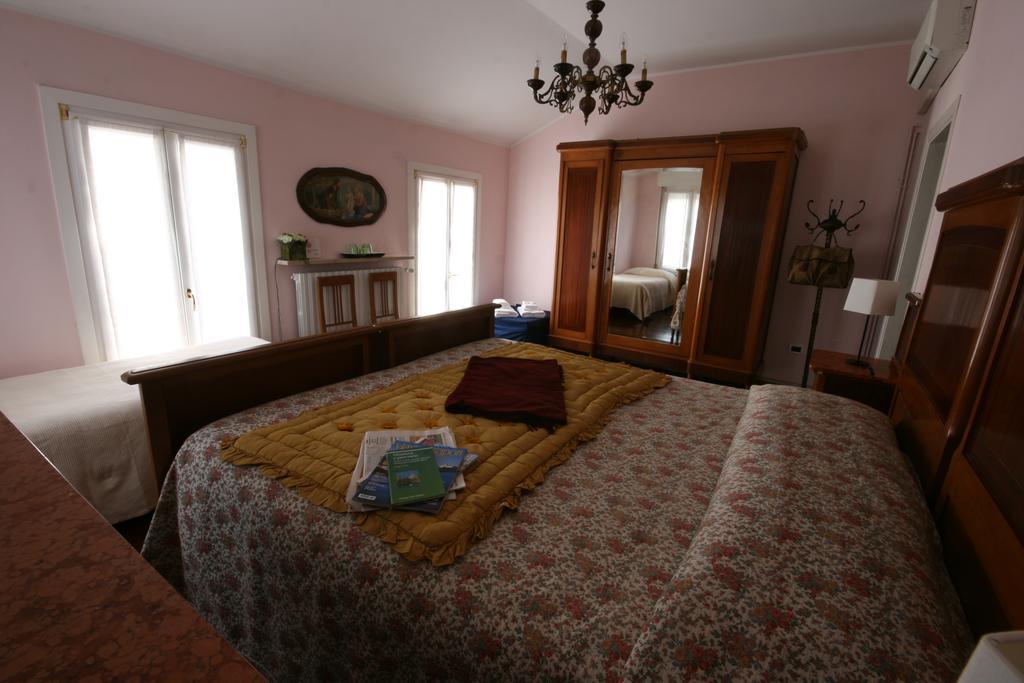 Corte Posta B&B - Parcheggio E Bagno In Camera Mantova Phòng bức ảnh